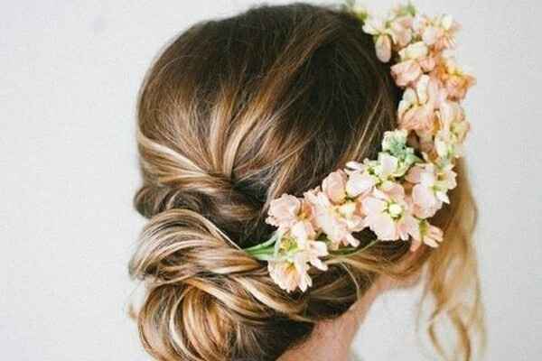 Inspirações de flores no cabelo - 10