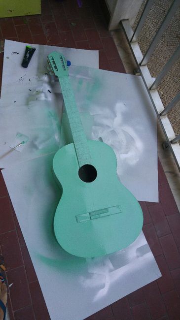 Guitarra decorada - check - 2