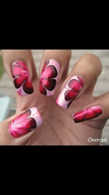 Procuro inspirações de unhas que misturem vermelho e rosa - 3