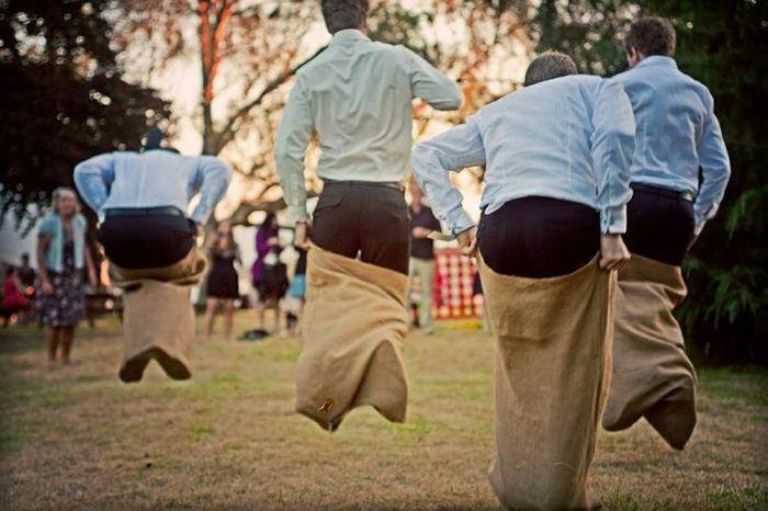 corrida com sacos de batatas