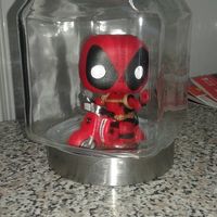 Centro de mesa ainda em processo de decoração