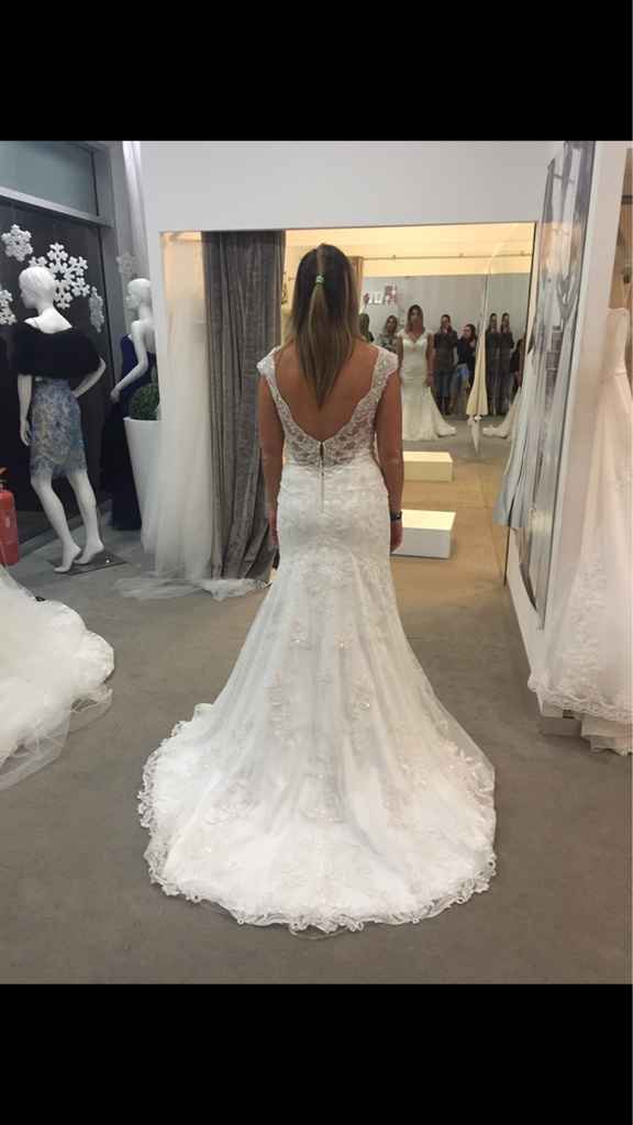 Maggie sottero vs anna campbell - 1