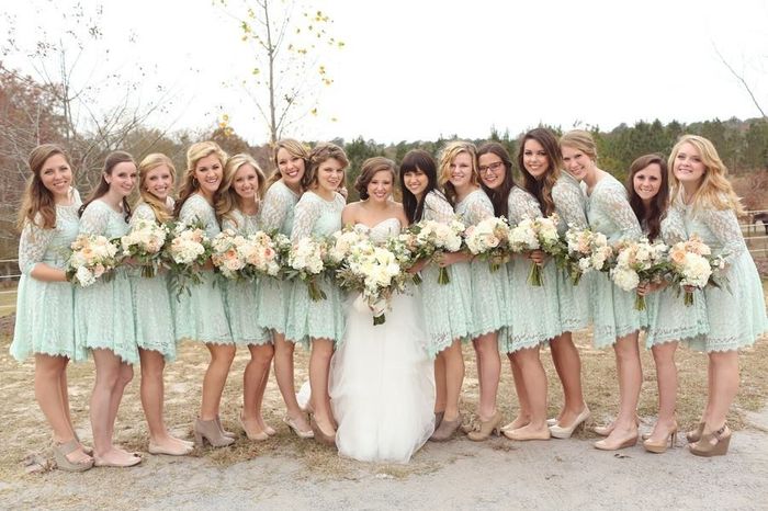 Bridesmaids & their Flower Bouquets