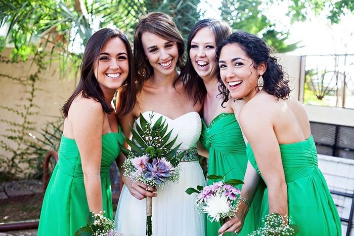 Bridesmaids & their Flower Bouquets