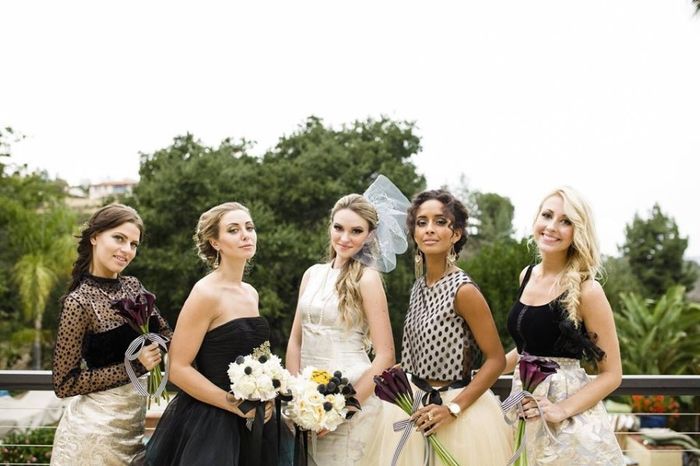 Bridesmaids & their Flower Bouquets