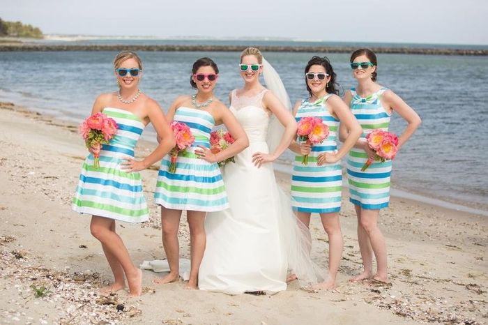 Bridesmaids & their Flower Bouquets