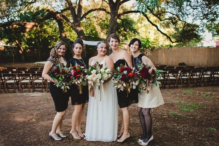 Bridesmaids & their Flower Bouquets