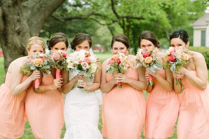 Bridesmaids & their Flower Bouquets