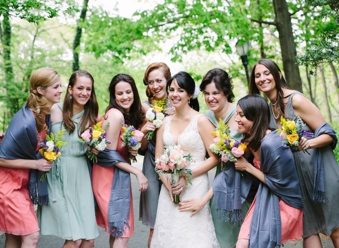 Bridesmaids & their Flower Bouquets
