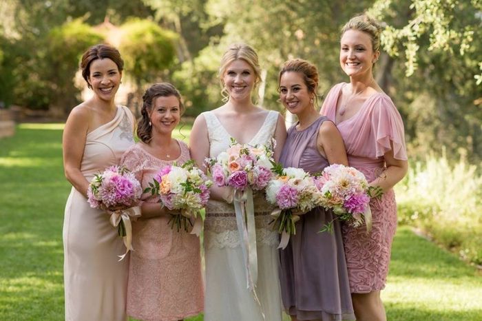 Bridesmaids & their Flower Bouquets