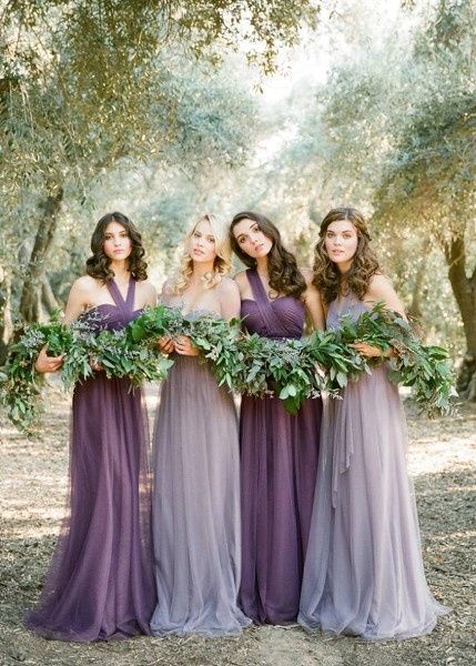Bridesmaids & their Flower Bouquets
