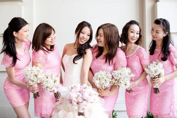 Bridesmaids & their Flower Bouquets