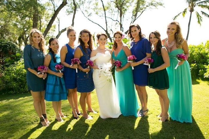 Bridesmaids & their Flower Bouquets