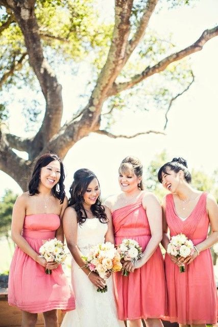 Bridesmaids & their Flower Bouquets