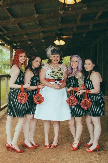 Bridesmaids & their Flower Bouquets