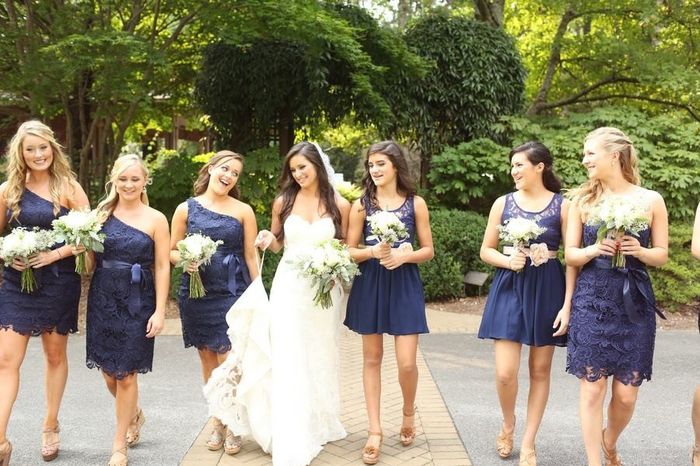 Bridesmaids & their Flower Bouquets