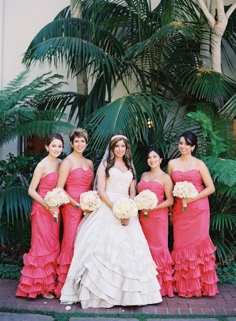 Bridesmaids & their Flower Bouquets