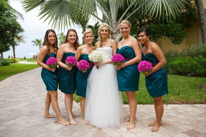 Bridesmaids & their Flower Bouquets