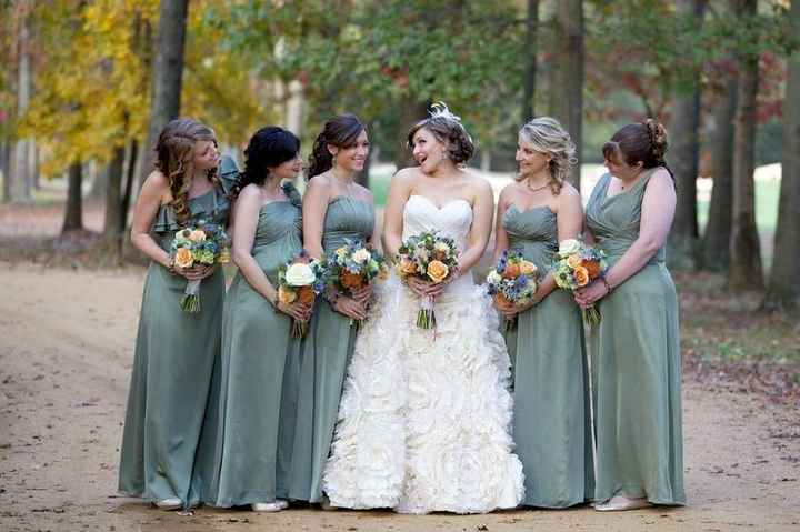 Bridesmaids & their Flower Bouquets