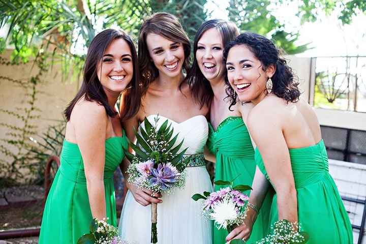 Bridesmaids & their Flower Bouquets