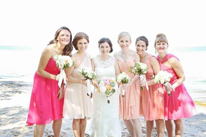 Bridesmaids & their Flower Bouquets