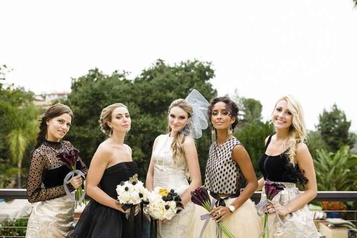 Bridesmaids & their Flower Bouquets