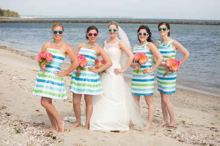 Bridesmaids & their Flower Bouquets