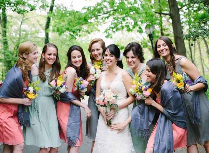 Bridesmaids & their Flower Bouquets