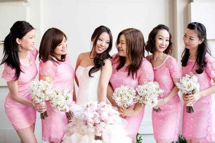Bridesmaids & their Flower Bouquets
