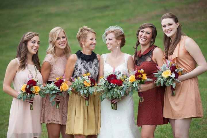 Bridesmaids & their Flower Bouquets