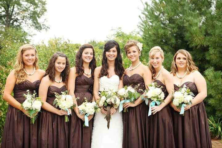 Bridesmaids & their Flower Bouquets