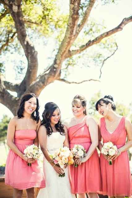 Bridesmaids & their Flower Bouquets