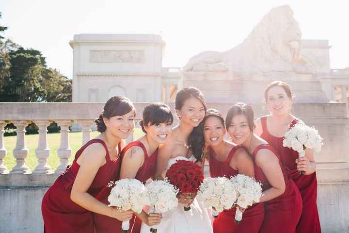 Bridesmaids & their Flower Bouquets