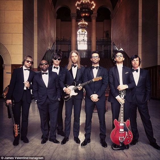 6.- contratar a vossa banda preferida para vir dar um show!!!!