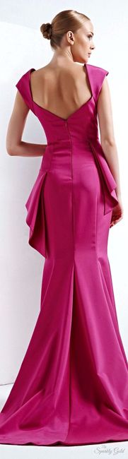 é a parte de trás do primeiro vestido