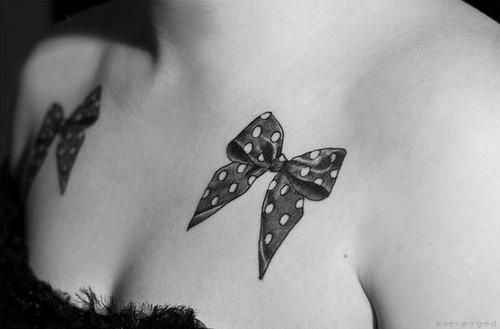 adoro laços e tatuagens