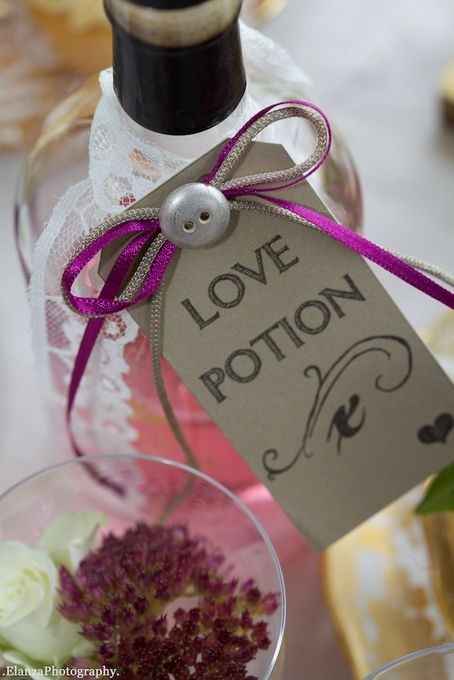 Convites em formato mini perfumes com uma "love passion".