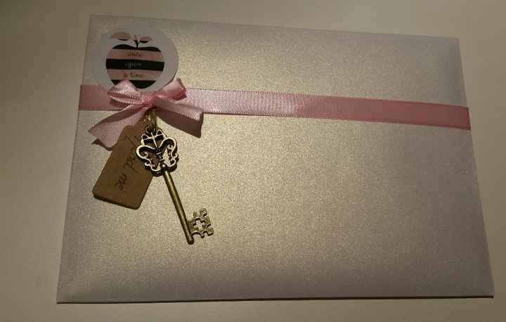 parte da frente com papelinho a dizer "read me"