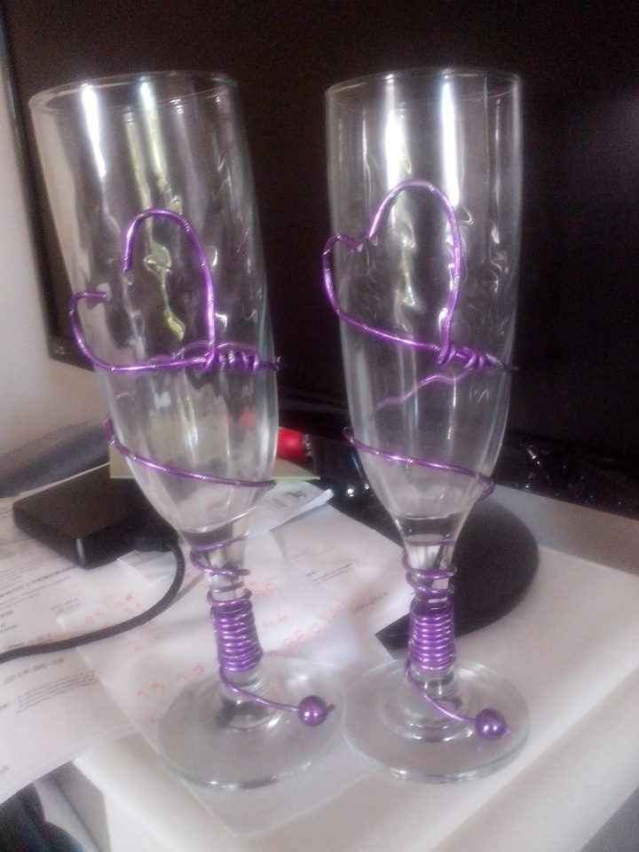 Nossos copos de champagne decorados por mim