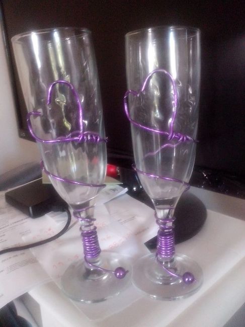 Nossos copos de champagne decorados por mim