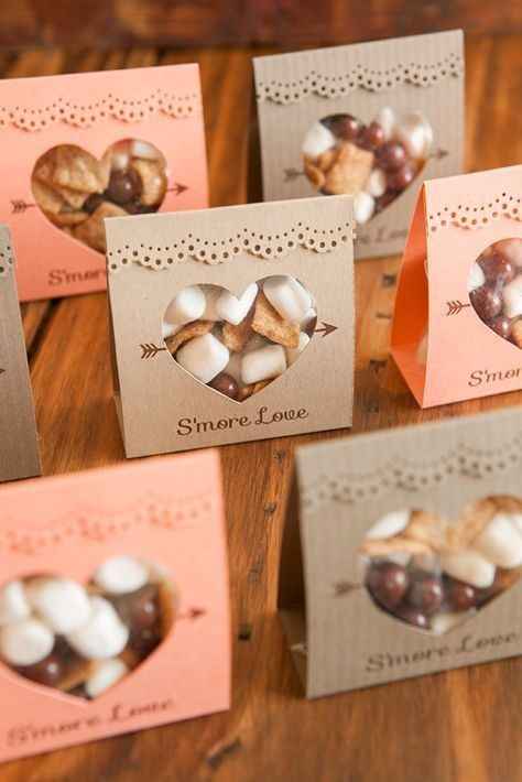 Saquinho de chocolates e marshmallows