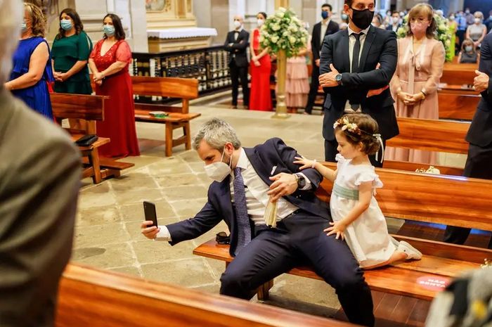 Quem vai tirar mais selfies no teu casamento? 🤳 1