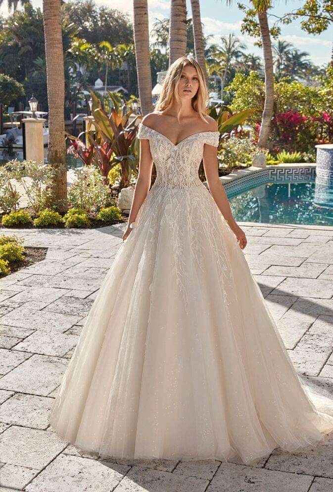 Qual vestido preferem? - 1