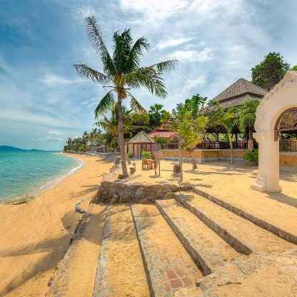 Praia em frente ao hotel