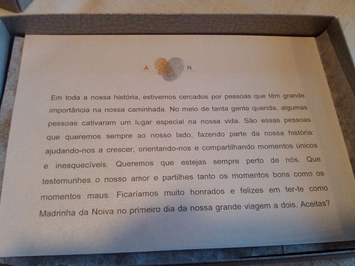 Por baixo do convite "normal" estava um texto dedicado aos padrinhos ou aos pais