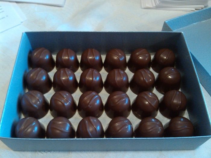 Por baixo dos textos coloquei bombons