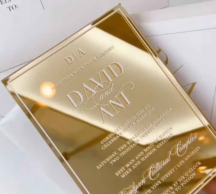 Olá noivinhas. Ando à procura de alguém que faça convites em acrílico dourado, alguém conhece ? - 1