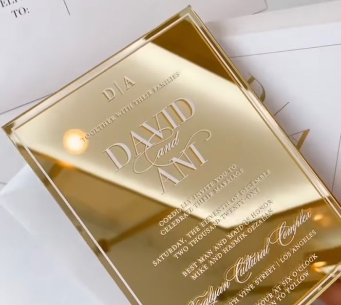 Olá noivinhas. Ando à procura de alguém que faça convites em acrílico dourado, alguém conhece ? - 1