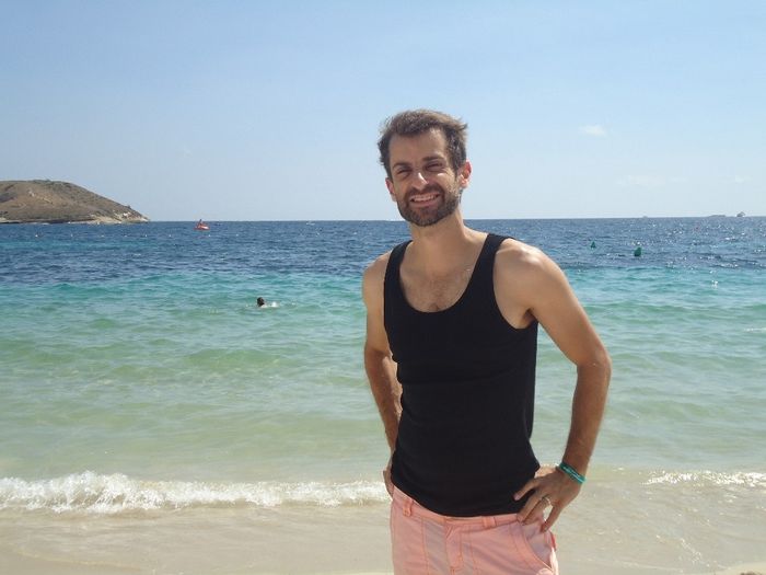 praia em frente do hotel