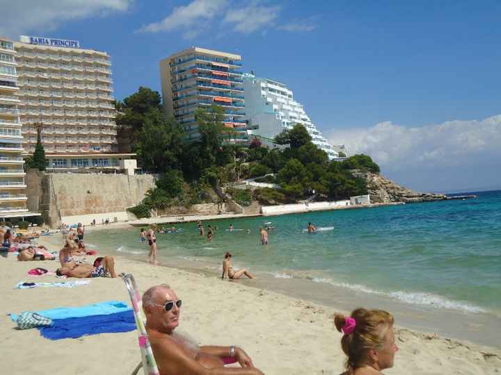 praia em frente do hotel